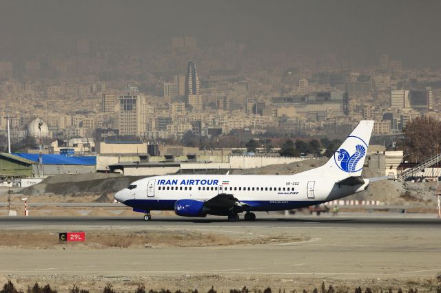 Boeing 737-700 (UR-CGZ)