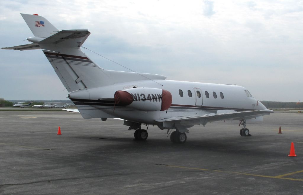 Hawker 800 (N134NW)