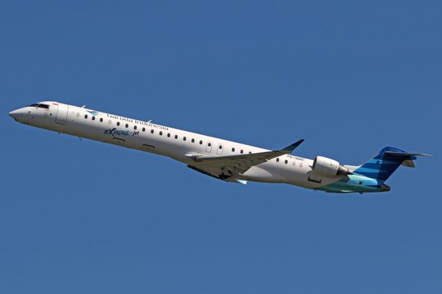 Bombardier CRJ-1000 (PK-GRN)