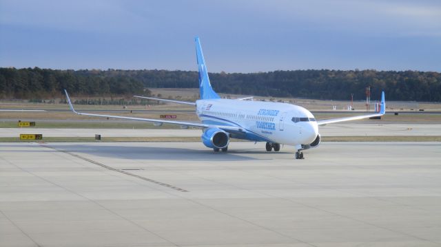 Boeing 737-800 (N881XA) - Hillary Clintons former ride at RDU 11/13/2016 - soon to be repainted.