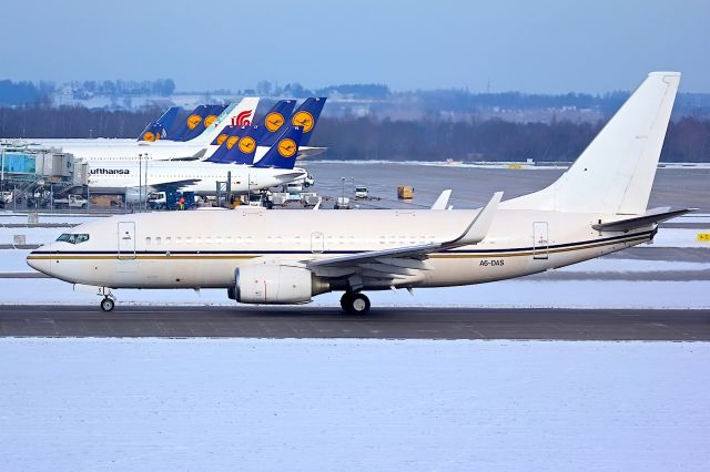 Boeing 737-700 (A6-DAS)
