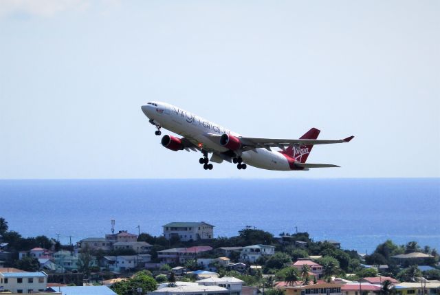 Airbus A330-200 (G-VMIK)