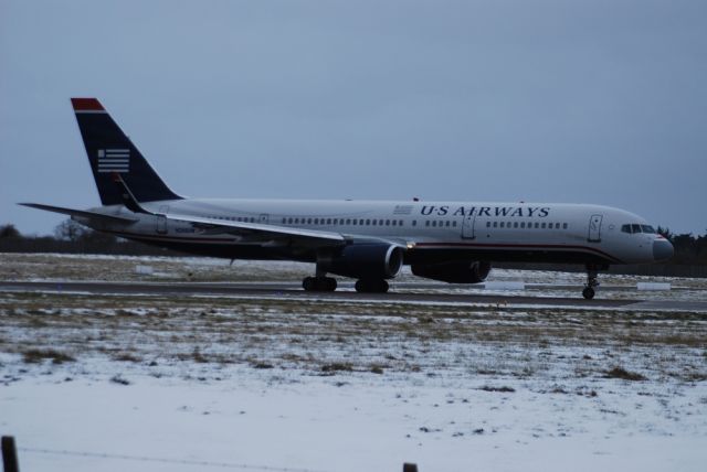 Boeing 757-200 (N206UW) - Taking Off