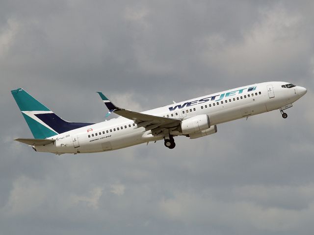 Boeing 737-800 (C-GKWA)