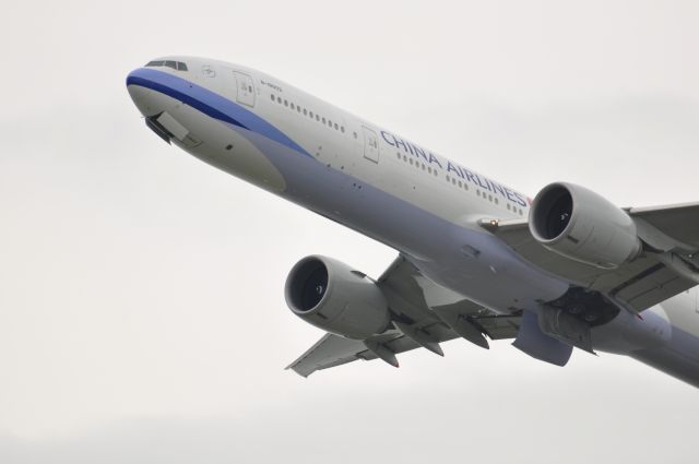 BOEING 777-300ER (B-18002)