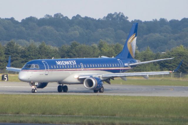 Embraer ERJ-190 (N165HQ) - Midwest (Republic Airlines) Embraer 190 9/24/13