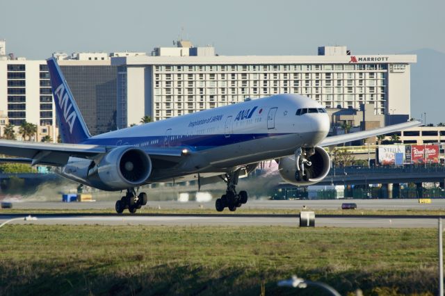 BOEING 777-300ER (JA785A)