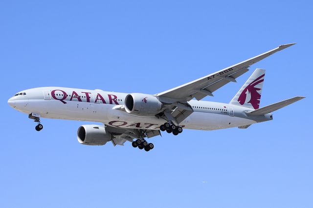 BOEING 777-200LR (A7-BBB) - Landing. 