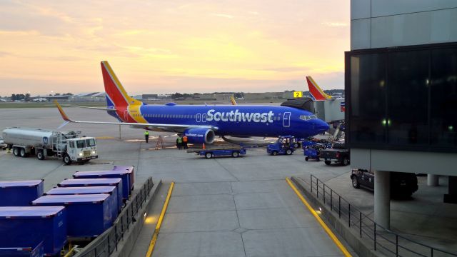 Boeing 737-800 (N8686A) - Sun rise over Southwest Airlines at Bradley airfield