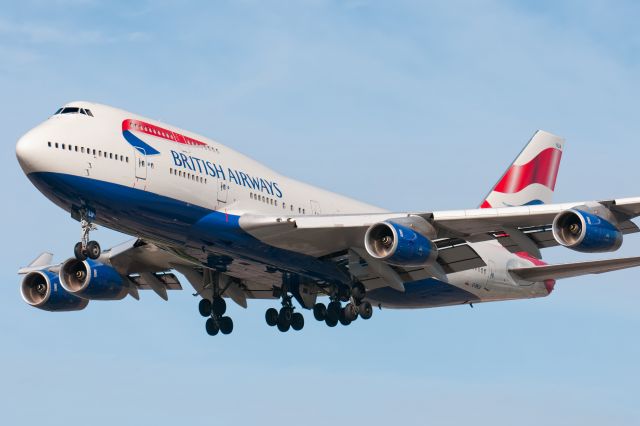 Boeing 747-400 (G-BNLW)