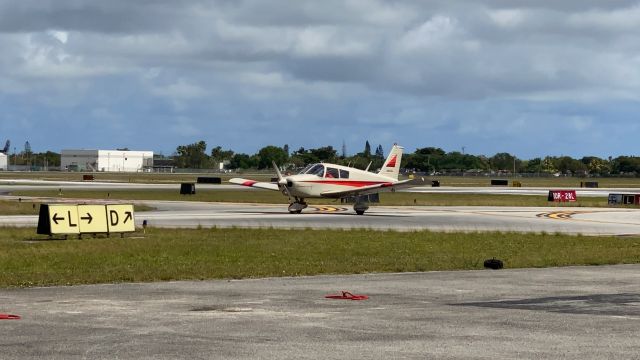 Piper Cherokee (N8236N) - Taxiing on Alpha