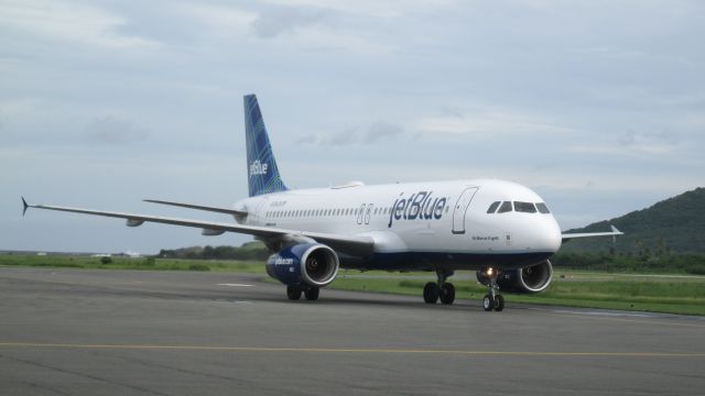 Airbus A320 (N706JB)