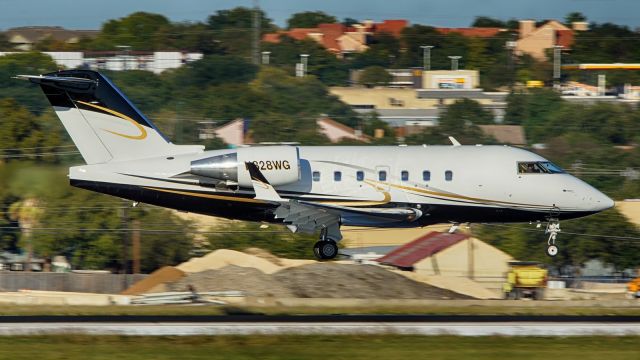 Canadair Challenger (N828WG) - 13R arrival.
