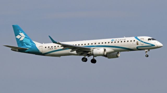 Embraer ERJ-190 (I-ADJK) - Rwy 18R Polderbaan Schiphol