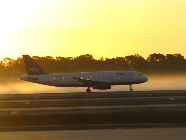 Airbus A320 (N579JB)