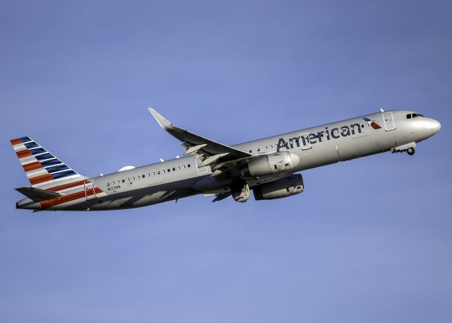 Airbus A321 (N123NN)