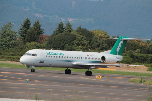 Fokker 100 (YR-FZA)