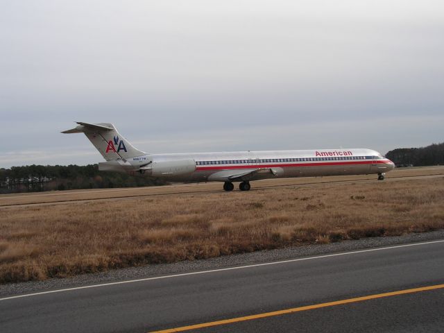 McDonnell Douglas MD-83 (N9677W)