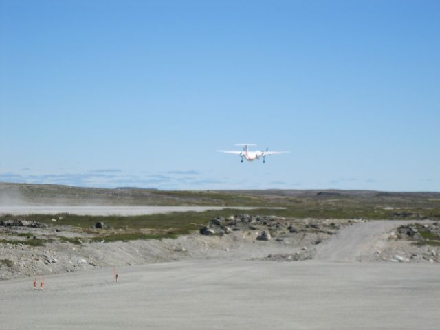 de Havilland Dash 8-300 (C-FAID)