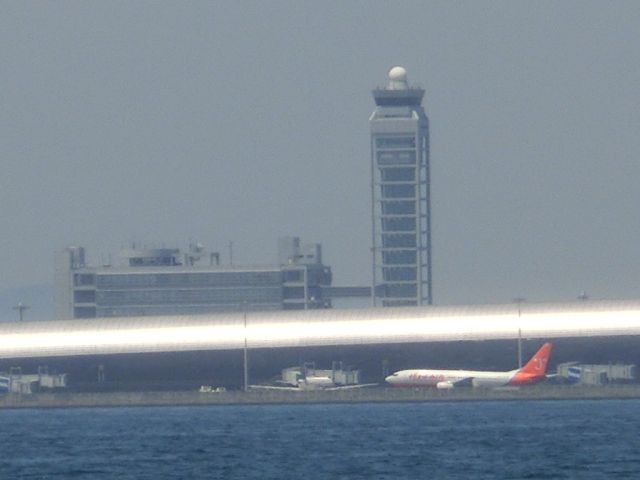 Boeing 737-800 — - 対岸から。