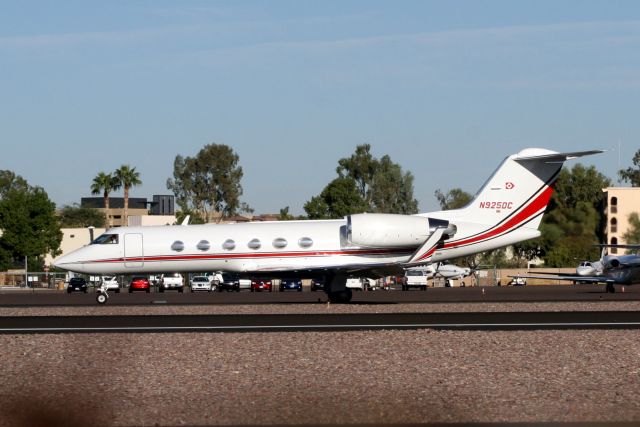 Gulfstream Aerospace Gulfstream IV (N925DC) - Taxiing to R03 to depart for KNYL on 29-Oct-10.