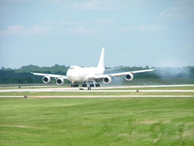 BOEING 747-8 (N6009F) - Boeing 747-8 performing touch-and-go at KGRR.