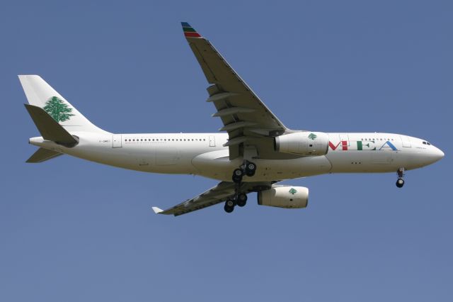 Airbus A330-200 (F-OMEC) - July 14, 2005 - arrived at Paris Charles de Gaulle