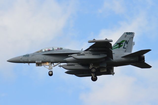 McDonnell Douglas FA-18 Hornet (16-6940)