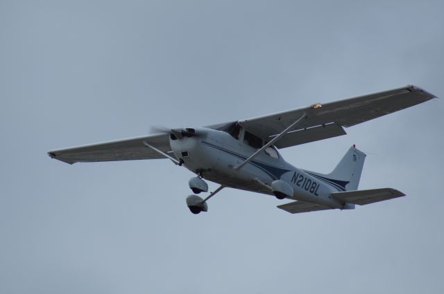 Cessna Skyhawk (N2108L)