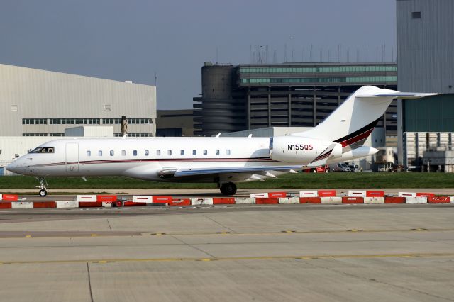 Bombardier Global Express (N155QS) - NetJets Aviation Global 6000 taxiing to depart rwy 27R on 28-Mar-19 heading for EGSS after an overnight stay.