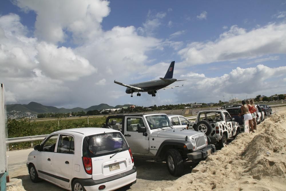 Boeing 757-200 — - Princess Juliana Intl. Spring break 09