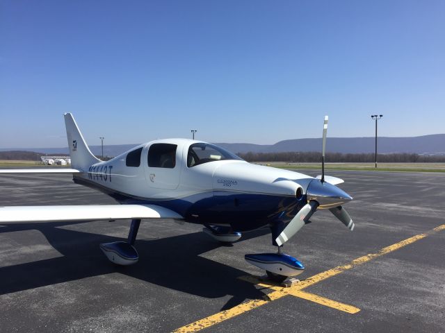 Cessna 350 (N1443T)