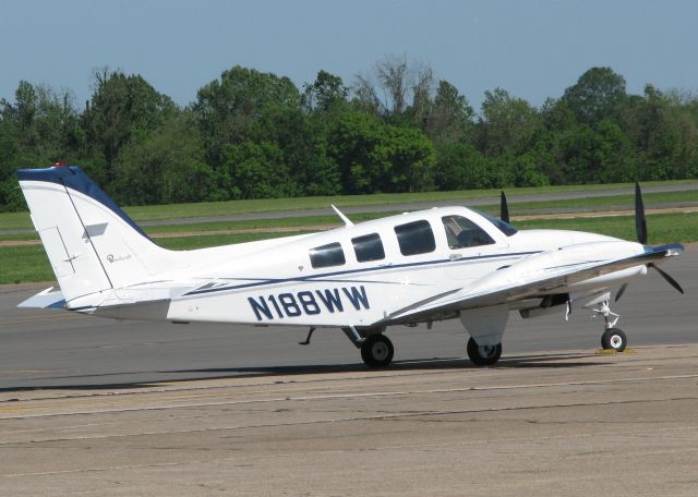 Beechcraft Baron (58) (N188WW) - At Downtown Shreveport.