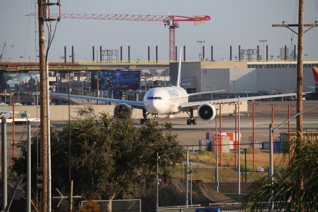 BOEING 777-300ER (F-GSQJ)