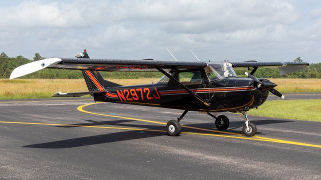 Cessna Commuter (N2972J) - A black & red Cessna 150 is a rare find.