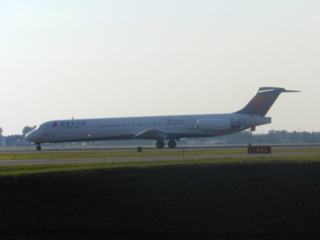 McDonnell Douglas MD-88 (N978DL)