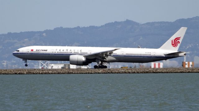 BOEING 777-300 (B-2046) - B-2046 Air China Boeing 777-300 - cn 41442 / ln 1165br /First Flight * Dec 2013br /Age 1.4 Yearsbr /16-Apr-2015 B773 Beijing Capital Intl (ZBAA / PEK) San Francisco Intl (KSFO) 15:59 CST 12:24 PDT 11:25br /中国国际航空B-2046波音777-300飞机，20150416北京飞旧金山。