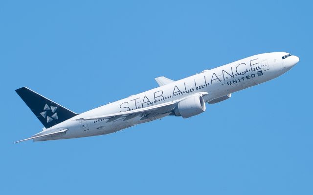 Boeing 777-200 (N70021)