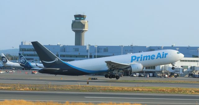 BOEING 767-300 (N313AZ)