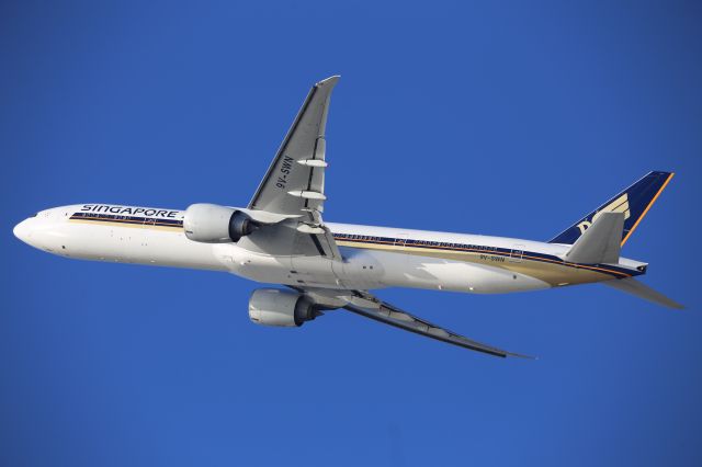 BOEING 777-300ER (9V-SWN)