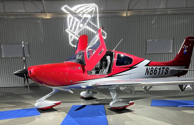 Cirrus SR-22 (N861TS) - Taking delivery of my new SR22 from Cirrus.  Last Cirrus delivery of 2022.