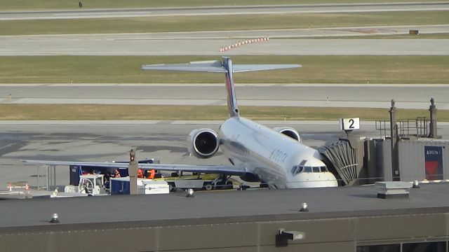 McDonnell Douglas MD-90 (N916DN) - The endangered Delta MADDOG! Date - Nov 9, 2019