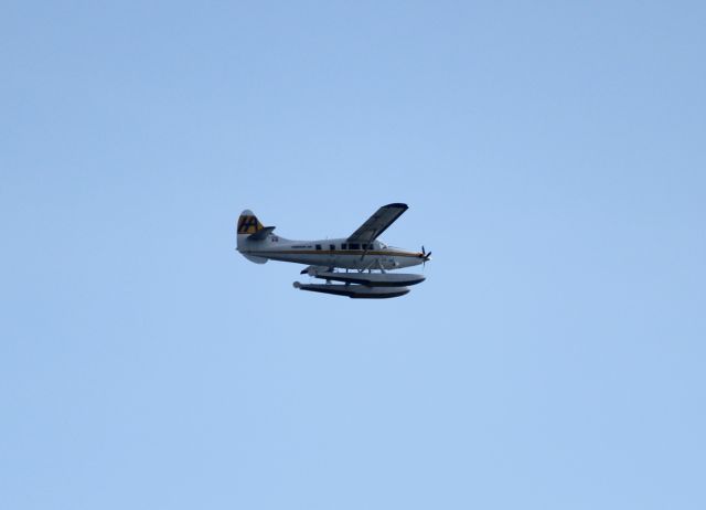 De Havilland Canada DHC-3 Otter (C-FPNO) - 050214 outbound from Vancouver Harbour