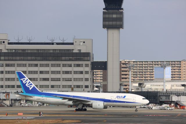 Boeing 777-200 (JA8968)