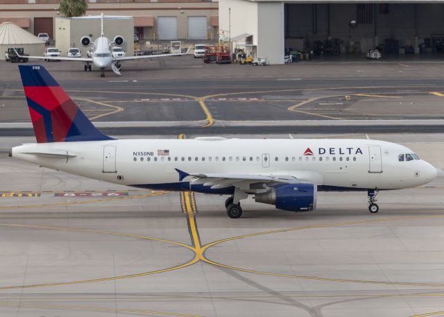 Airbus A319 (N358NB)