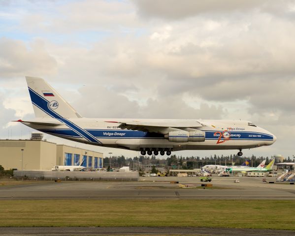 Antonov An-124 Ruslan (RA-82046)