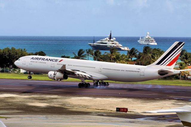 Airbus A340-300 (F-GNII) - Air France F-GNII landing at St Maarten (TNCM)