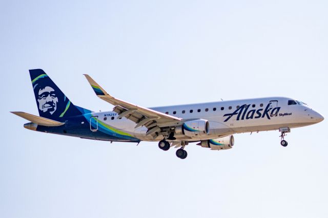 Embraer 175 (N192SY)