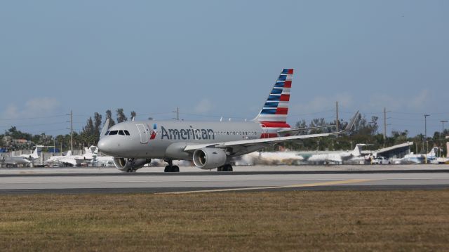 Airbus A320 (N9002U)