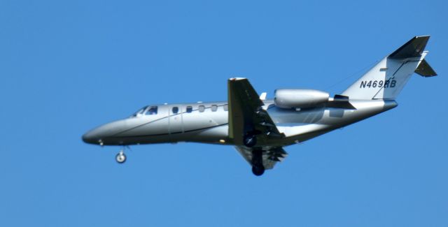 Cessna Citation CJ2+ (N469RB) - On short final is this 2001 Cessna Citation 525A in the Summer of 2022.